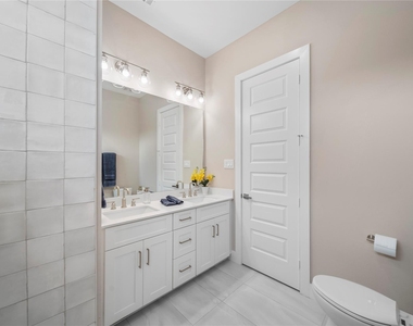 303 Queen Sude Lane - Photo Thumbnail 8