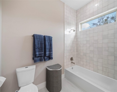 303 Queen Sude Lane - Photo Thumbnail 7