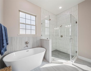 303 Queen Sude Lane - Photo Thumbnail 21