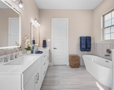 303 Queen Sude Lane - Photo Thumbnail 20