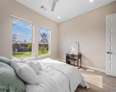 303 Queen Sude Lane - Photo Thumbnail 4
