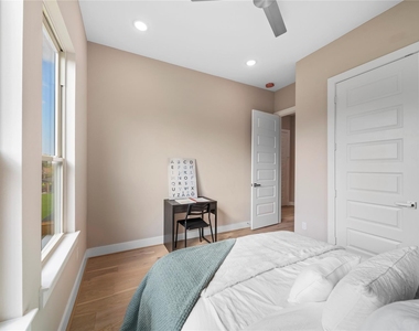 303 Queen Sude Lane - Photo Thumbnail 5