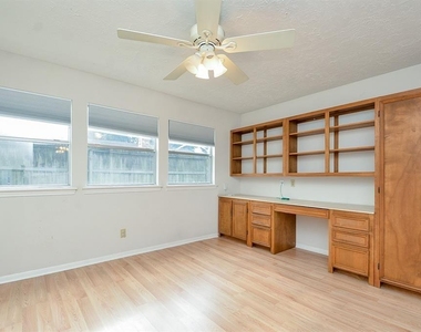 15815 Boulder Oaks Drive - Photo Thumbnail 12