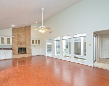 15815 Boulder Oaks Drive - Photo Thumbnail 19