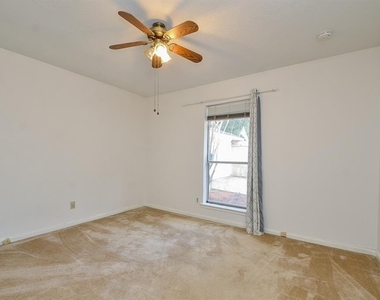 15815 Boulder Oaks Drive - Photo Thumbnail 6