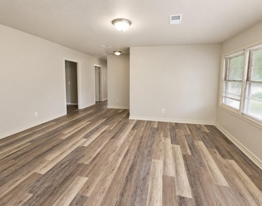 2914 Tarpey Avenue - Photo Thumbnail 2