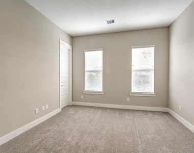 1304 W 23rd Street - Photo Thumbnail 15