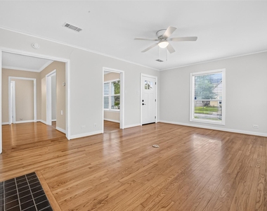 2406 Southgate Boulevard - Photo Thumbnail 4
