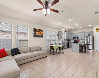 11410 Cypress Elm Court - Photo Thumbnail 10