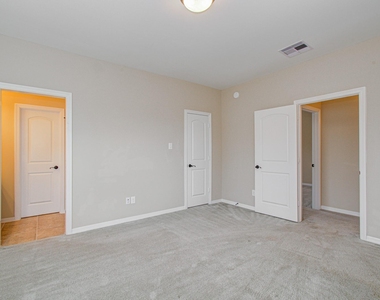 5711 Avon Landing Lane - Photo Thumbnail 30