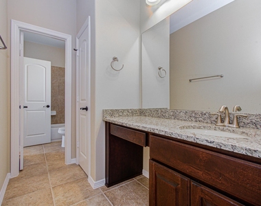 5711 Avon Landing Lane - Photo Thumbnail 34