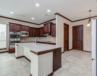 5711 Avon Landing Lane - Photo Thumbnail 10