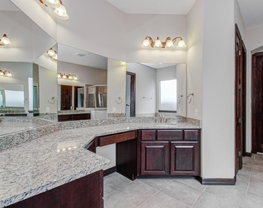 5711 Avon Landing Lane - Photo Thumbnail 22