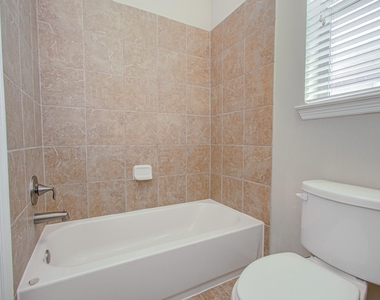 5711 Avon Landing Lane - Photo Thumbnail 32