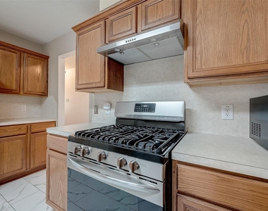 10902 Primrose Acres Lane - Photo Thumbnail 11