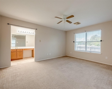 10902 Primrose Acres Lane - Photo Thumbnail 12