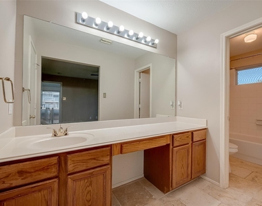 10902 Primrose Acres Lane - Photo Thumbnail 13
