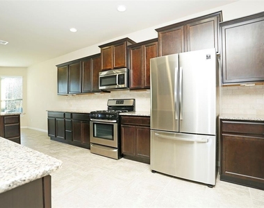 9702 Massanutten Lane - Photo Thumbnail 6