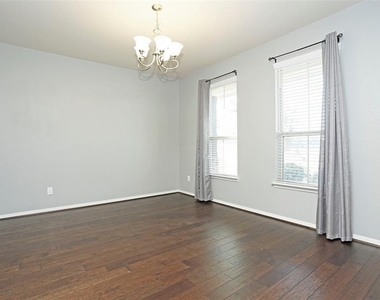 9702 Massanutten Lane - Photo Thumbnail 2