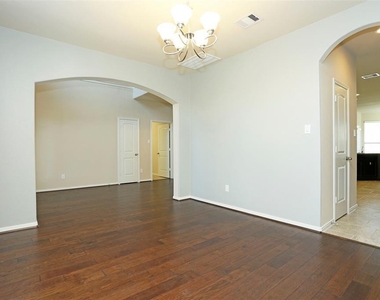 9702 Massanutten Lane - Photo Thumbnail 3