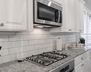 125 Russet Bend Place N - Photo Thumbnail 16