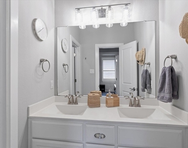 125 Russet Bend Place N - Photo Thumbnail 27