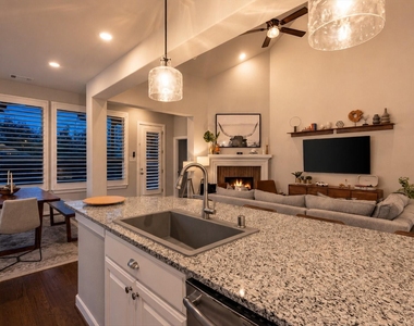 125 Russet Bend Place N - Photo Thumbnail 6