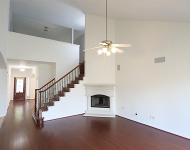 6119 Lakenshire Falls Lane - Photo Thumbnail 9