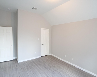 6119 Lakenshire Falls Lane - Photo Thumbnail 27
