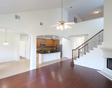6119 Lakenshire Falls Lane - Photo Thumbnail 10