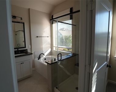 4910 Anders Lane - Photo Thumbnail 5
