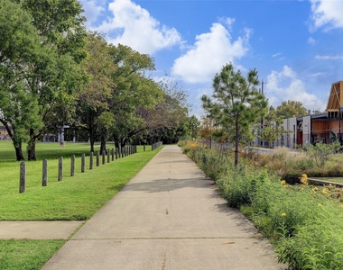 427 W 24th Street - Photo Thumbnail 8