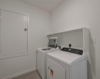 905 Silver Buckle Lane - Photo Thumbnail 12