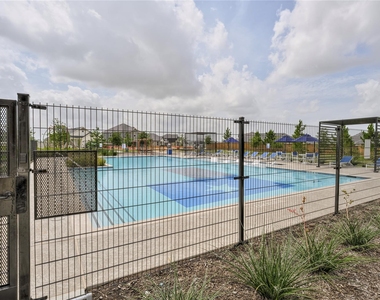 905 Silver Buckle Lane - Photo Thumbnail 21