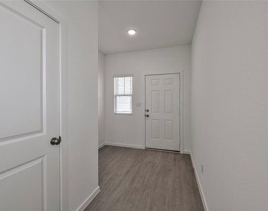 905 Silver Buckle Lane - Photo Thumbnail 2