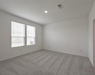 905 Silver Buckle Lane - Photo Thumbnail 13