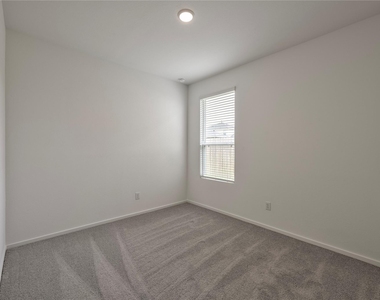 905 Silver Buckle Lane - Photo Thumbnail 9