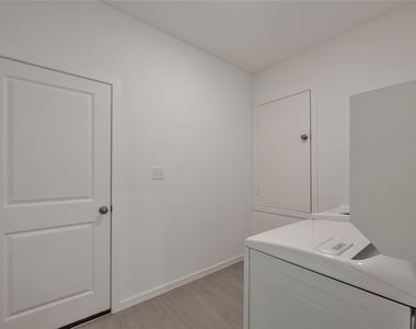 905 Silver Buckle Lane - Photo Thumbnail 11