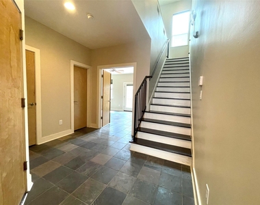 954 Patterson Street - Photo Thumbnail 3
