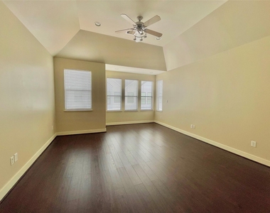 954 Patterson Street - Photo Thumbnail 16