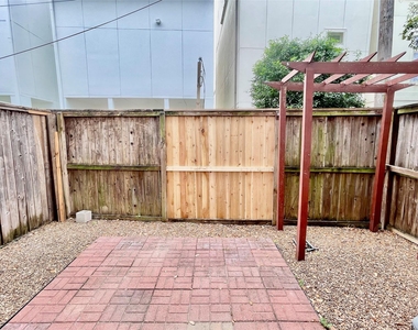 954 Patterson Street - Photo Thumbnail 5