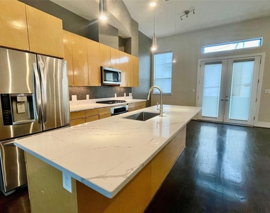 954 Patterson Street - Photo Thumbnail 7