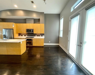954 Patterson Street - Photo Thumbnail 8