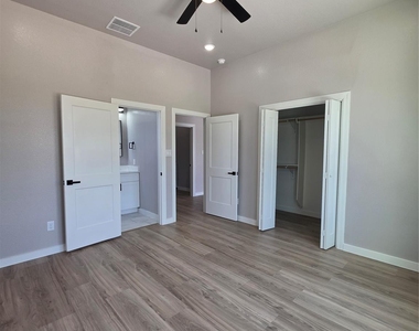 727 Road 5714 - Photo Thumbnail 4