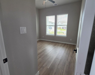 727 Road 5714 - Photo Thumbnail 13