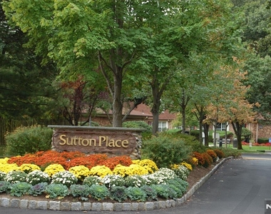 340 Sutton - Photo Thumbnail 6