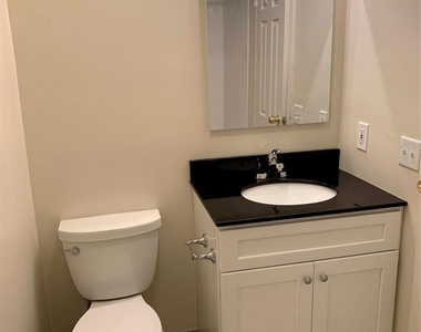 340 Sutton - Photo Thumbnail 4