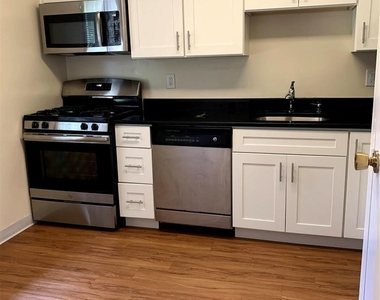 340 Sutton - Photo Thumbnail 2