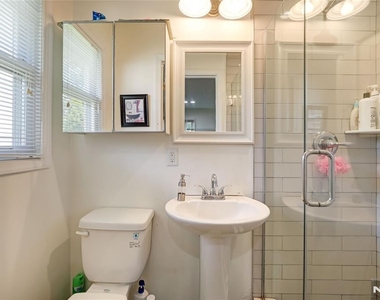 122 Village Circle West - Photo Thumbnail 14
