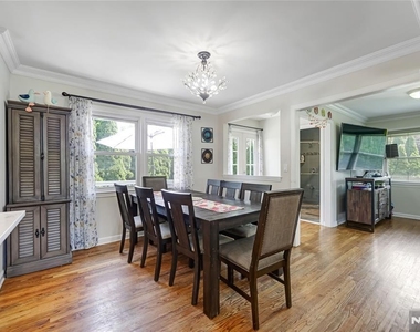122 Village Circle West - Photo Thumbnail 5